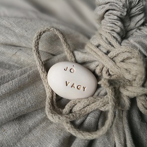 JÓ VAGY - Kerámia Varázskavics üzenettel, motivációs felirattal - esküvő - emlék & ajándék - köszönőajándék - Meska.hu