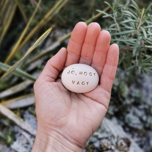 JÓ, HOGY VAGY - Kerámia Varázskavics üzenettel, motivációs felirattal, Esküvő, Emlék & Ajándék, Köszönőajándék, , MESKA