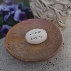 JÓJEGY KAVICS - Kerámia Varázskavics üzenettel, motivációs felirattal - esküvő - emlék & ajándék - köszönőajándék - Meska.hu