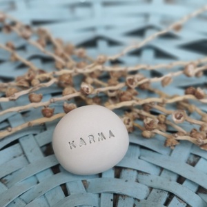 KARMA - Kerámia Varázskavics üzenettel, motivációs felirattal - esküvő - emlék & ajándék - köszönőajándék - Meska.hu