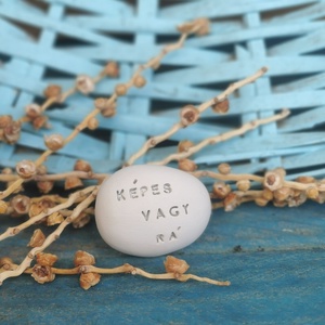 KÉPES VAGY RÁ - Kerámia Varázskavics üzenettel, motivációs felirattal, Esküvő, Emlék & Ajándék, Köszönőajándék, , MESKA