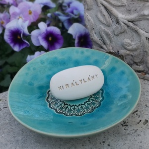 KIRÁLYLÁNY - Kerámia Varázskavics kedves üzenetekkel, motivációkkal - esküvő - emlék & ajándék - nászajándék - nászajándék gyűjtők - Meska.hu