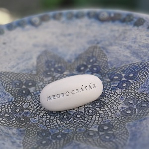 MEGBOCSÁTÁS - Kerámia Varázskavics üzenettel, motivációs felirattal - esküvő - emlék & ajándék - köszönőajándék - Meska.hu