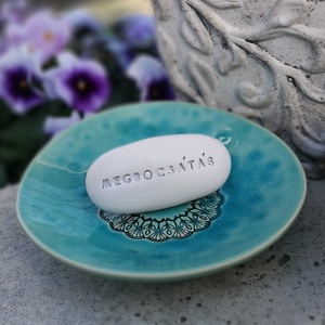 MEGBOCSÁTÁS - Kerámia Varázskavics üzenettel, motivációs felirattal - esküvő - emlék & ajándék - köszönőajándék - Meska.hu