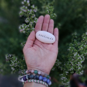 MEGÚJULÁS - Kerámia Varázskavics üzenettel, motivációs felirattal - esküvő - emlék & ajándék - köszönőajándék - Meska.hu