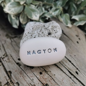NAGYON - Kerámia Varázskavics pozitív üzenettel, kedves emlék, ajándék minden alkalomra - esküvő - emlék & ajándék - köszönőajándék - Meska.hu