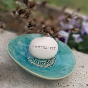 ÖNSZERETET - Kerámia Varázskavics üzenettel, motivációs felirattal - esküvő - emlék & ajándék - köszönőajándék - Meska.hu