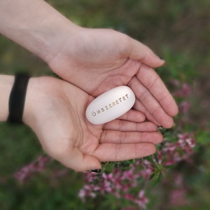 ÖNSZERETET - Kerámia Varázskavics üzenettel, motivációs felirattal - esküvő - emlék & ajándék - köszönőajándék - Meska.hu