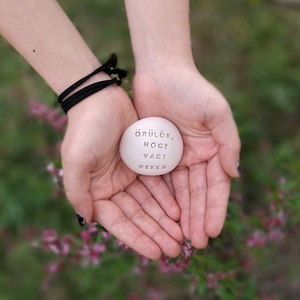 ÖRÜLÖK, HOGY VAGY NEKEM - Kerámia Varázskavics kedves üzenetekkel, motivációkkal - esküvő - emlék & ajándék - nászajándék - nászajándék gyűjtők - Meska.hu