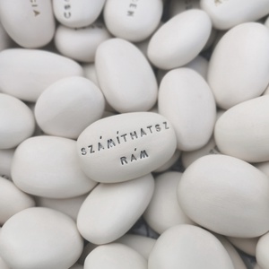 SZÁMÍTHATSZ RÁM - Kerámia Varázskavics üzenettel, motivációs felirattal, Esküvő, Emlék & Ajándék, Köszönőajándék, , MESKA