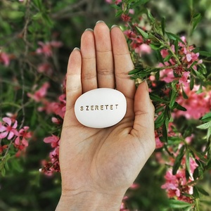 SZERETET - Kerámia Varázskavics kedves üzenetekkel, motivációkkal - esküvő - emlék & ajándék - nászajándék - nászajándék gyűjtők - Meska.hu
