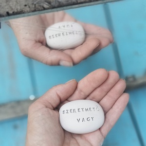 SZERETETHETŐ VAGY - Kerámia Varázskavics kedves üzenetekkel, motivációkkal, Esküvő, Emlék & Ajándék, Nászajándék, Nászajándék gyűjtők, , MESKA