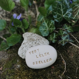 TEST, LÉLEK, SZELLEM - Kerámia Varázskavics kedves üzenetekkel, motivációkkal - esküvő - emlék & ajándék - nászajándék - nászajándék gyűjtők - Meska.hu