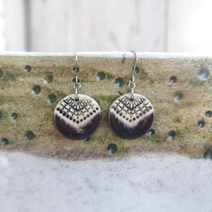 Kézzel készült kerámia fülbevaló - modern design sötét padlizsán lila színben - Meska.hu