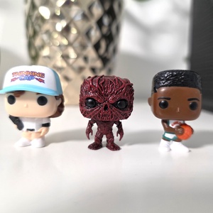 Vecna figura � Stranger Things � Kinder Joy méret � kézzel festett műgyanta - kellékek & szerszámok - dekorációs kellékek - figurák - Meska.hu