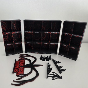 Stranger Things Kinder joy figura tartó ajándék figura talpakkal - otthon & életmód - dekoráció - asztal és polc dekoráció - dekorációs tál, tartó - Meska.hu