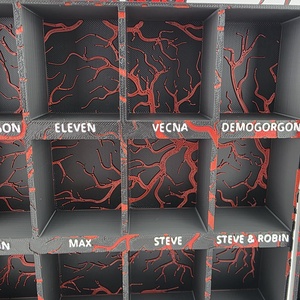 Stranger Things Kinder joy figura tartó ajándék figura talp + Vecna - otthon & életmód - dekoráció - asztal és polc dekoráció - dekorációs tál, tartó - Meska.hu