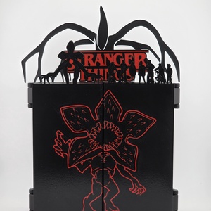 Stranger Things Kinder joy figura tartó ajándék figura talpakkal - otthon & életmód - dekoráció - asztal és polc dekoráció - dekorációs tál, tartó - Meska.hu