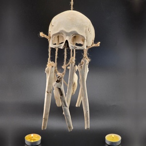 Halloween dekoráció � Lógó koponya csontokkal, patinás hatás - Meska.hu