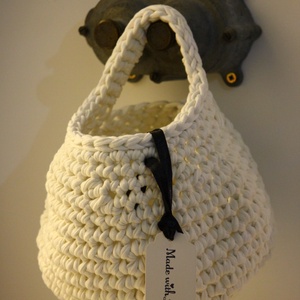 Horgolt függeszthető kosár - Meska.hu