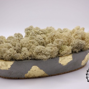 Natúr zuzmó beton tálban arany füstfóliával - esküvő - dekoráció - asztaldísz - Meska.hu