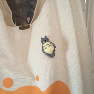 Totoro kitűző, Ékszer, Kitűző és Bross, Ruha & Cipőklipsz, Gyurma, MESKA