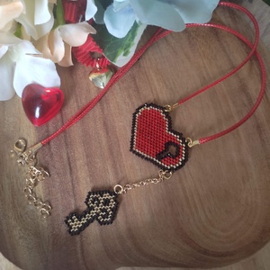 Heart and key nyaklánc, Ékszer, Nyaklánc, Medálos nyaklánc, Gyöngyfűzés, gyöngyhímzés, MESKA