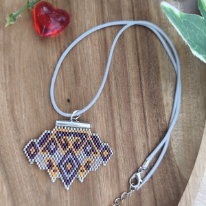 Gyöngy medálos nyaklánc, Ékszer, Nyaklánc, Medálos nyaklánc, Gyöngyfűzés, gyöngyhímzés, MESKA