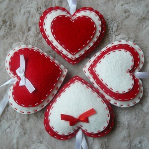 Filc szívek piros-fehér - Meska.hu