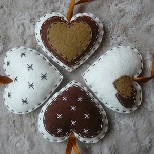 Filc szívek barna-fehér -  - Meska.hu