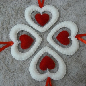 Filc szívek piros-fehér (Ancimaci részére) - Meska.hu