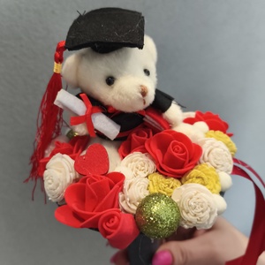 Ballagási örökcsokor - piros maci - otthon & életmód - virágdekoráció - virágok - virágcsokor - Meska.hu