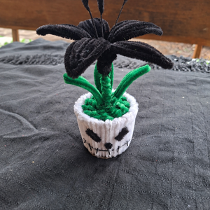 Éjfekete halloweeni koponyás virág - otthon & életmód - dekoráció - halloween - halloweeni dekoráció - Meska.hu