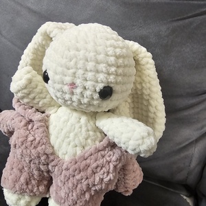 Horgolt Öltöztethető Lógófülű Nyuszi. - játék & sport - plüssállat & játékfigura - nyuszi - Meska.hu