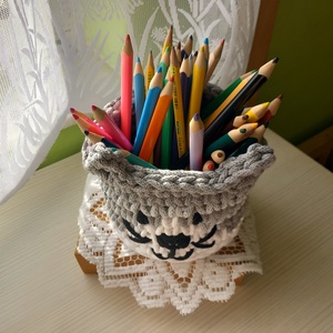 Horgolt cicás ceruzatartó/ tároló  - otthon & életmód - tárolás & rendszerezés - íróasztali tároló - Meska.hu