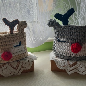 Horgolt Rudolf rénszarvas tároló , Karácsony, Karácsonyi ajándékozás, Karácsonyi képeslap, üdvözlőlap, ajándékkísérő, Horgolás, MESKA