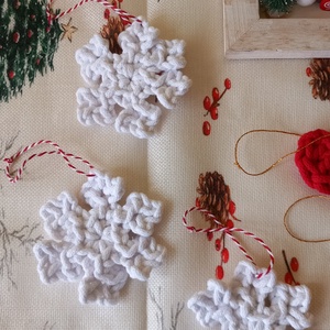 3db-os horgolt karácsonyfadíszek - karácsony - karácsonyi lakásdekoráció - karácsonyfadíszek - Meska.hu