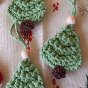 3db-os horgolt karácsonyfadíszek - karácsony - karácsonyi lakásdekoráció - karácsonyfadíszek - Meska.hu