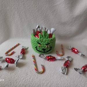 Horgolt kis grincs tároló/ dekoració  -  - Meska.hu