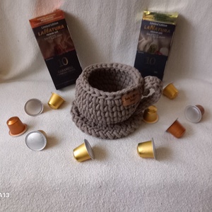 Horgolt kávékapszula tartó talppal - otthon & életmód - konyhafelszerelés, tálalás - konyhai tárolás - tea & kávé tárolás - Meska.hu