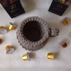 Horgolt kávékapszula tartó talppal - otthon & életmód - konyhafelszerelés, tálalás - konyhai tárolás - tea & kávé tárolás - Meska.hu