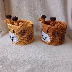 Horgolt zsiráfos kosár/tároló  - baba - mama - babaszobabútor - játéktároló - Meska.hu