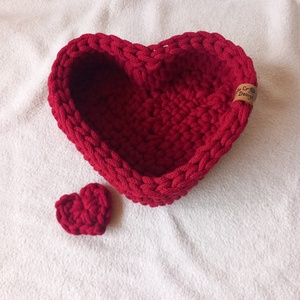 Horgolt szív alakú tároló - Meska.hu
