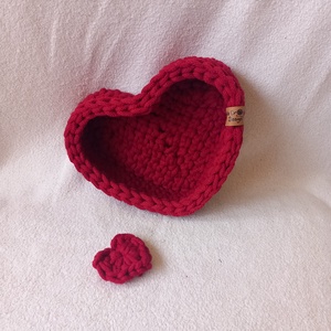 Horgolt szív alakú tároló - otthon & életmód - dekoráció - asztal és polc dekoráció - asztaldísz - Meska.hu