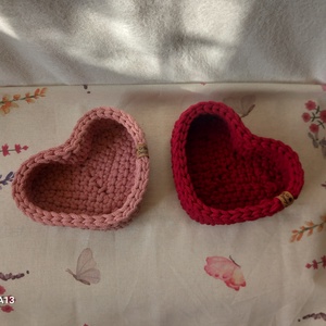 Horgolt szív alakú tároló, Otthon & Életmód, Dekoráció, Asztal és polc dekoráció, Asztaldísz, Horgolás, MESKA