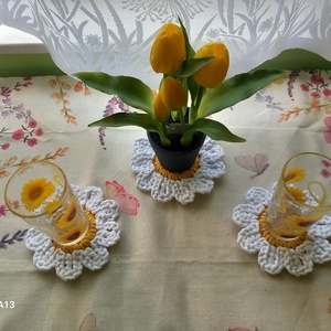 Horgolt margarétás poháralátét szett  - otthon & életmód - konyhafelszerelés, tálalás - tálalás - tányér- és poháralátét - Meska.hu
