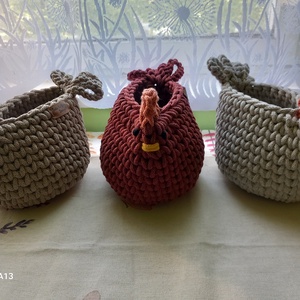 Horgolt tyúk formajú tároló  - Meska.hu