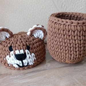 Horgolt nagy macis tároló  - baba - mama - babaszobabútor - játéktároló - Meska.hu