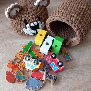 Horgolt nagy macis tároló  - baba - mama - babaszobabútor - játéktároló - Meska.hu