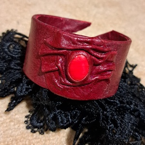 Bordó bőrkarkötő  - Meska.hu